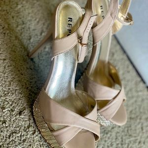 Report gold and nude stiletto
